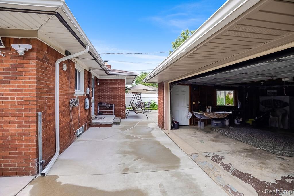 8100 Lochdale Street, Dearborn Heights, MI 48127 — Photo 14