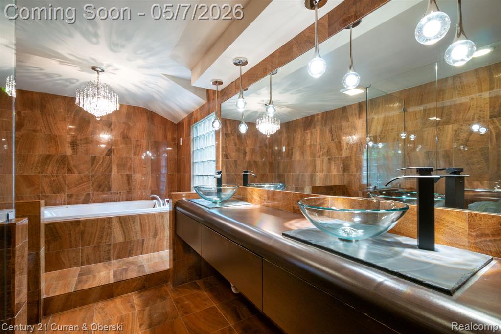 27869 Old Colony Street, Farmington, MI 48334 — Photo 35