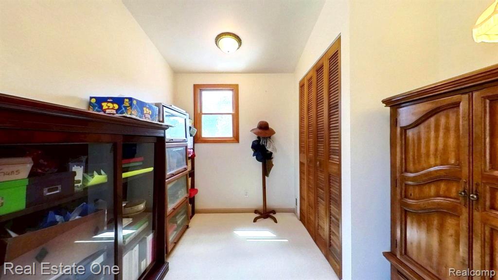 1938 Beverly Street, Sylvan Lake, MI 48320 — Photo 43