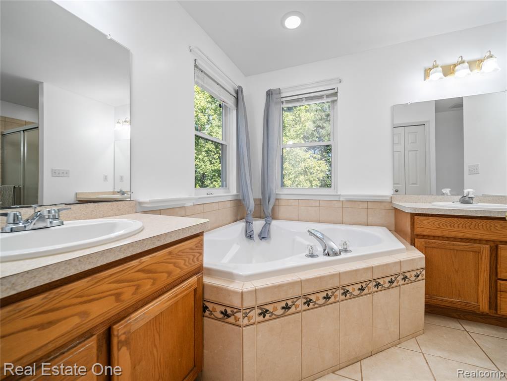 4445 Old Warner Court, Milford, MI 48380 — Photo 22