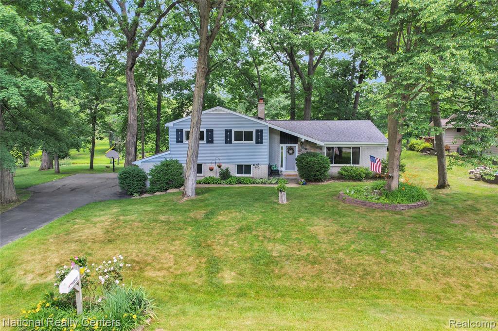 1521 Thread Valley, Holly, MI 48442 — Photo 3
