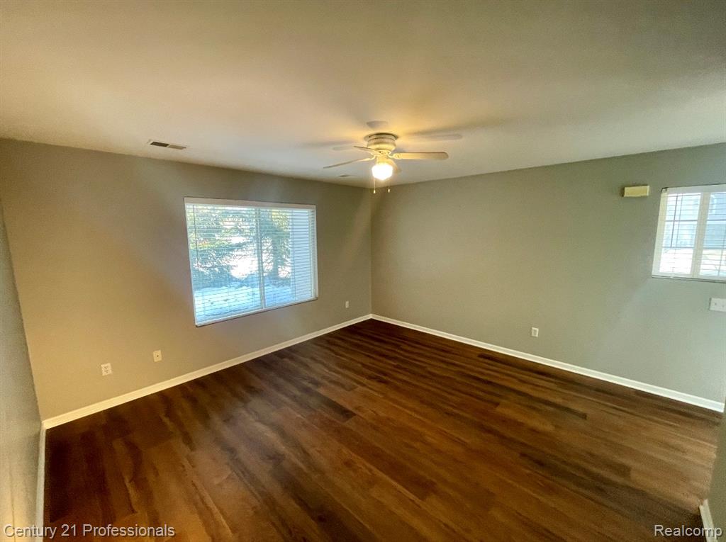 5046 Clintonville Pines Drive, 13, Clarkston, MI — Photo 2