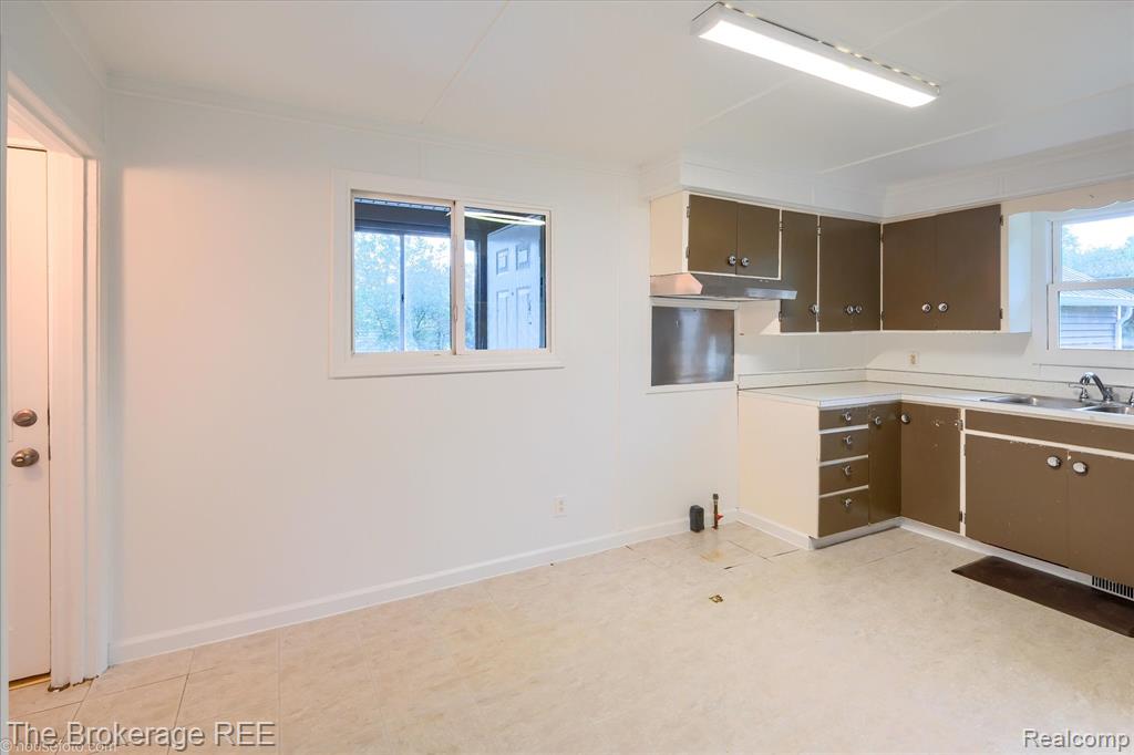 6463 N Dort Highway, Mount Morris, MI 48458 — Photo 16