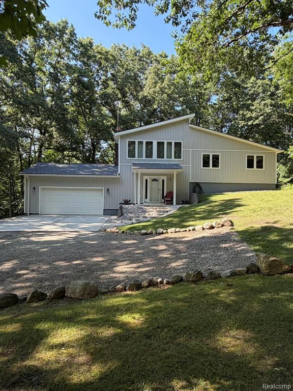 825 Rowlinson Lane, Ortonville, MI 48462