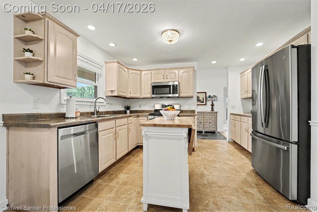 717 Sandstone Drive, Rochester Hills, MI 48309 — Photo 11