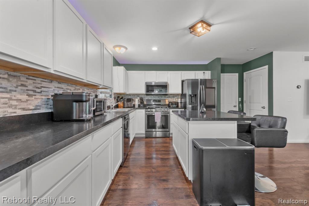 6555 Skylar Lane, Waterford, MI 48327 — Photo 4