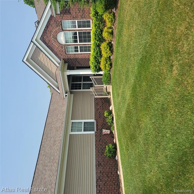 9100 N Pine Valley Drive, Grand Blanc, MI 48439 — Photo 2