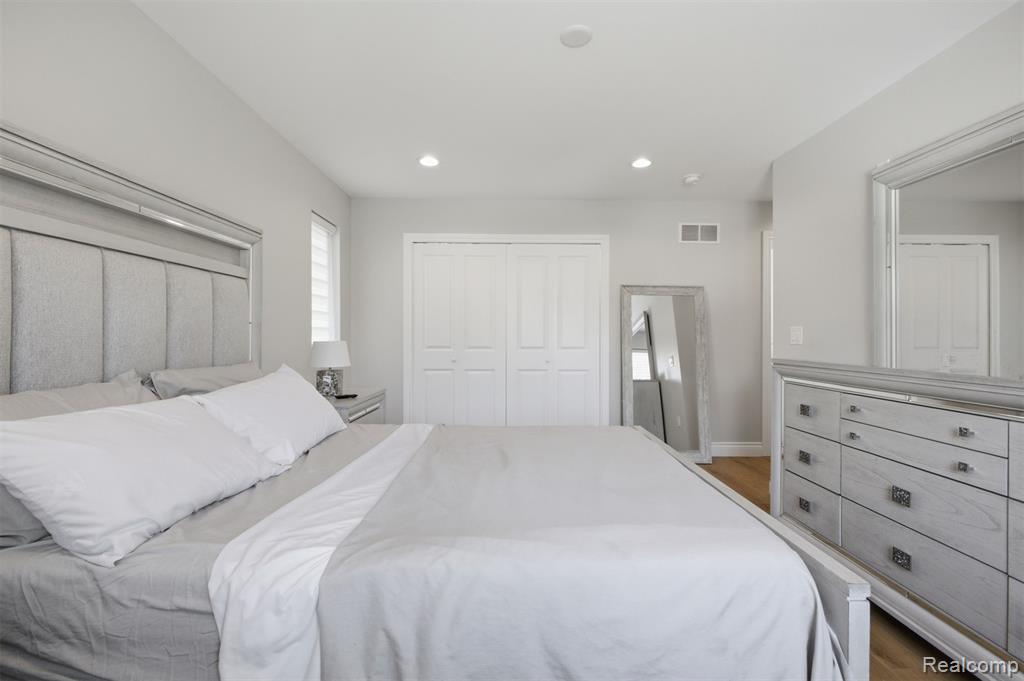26172 Hass Street, Dearborn Heights, MI 48127 — Photo 34
