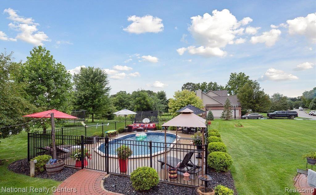 20983 OAK TREE Drive, South Lyon, MI 48178 — Photo 2