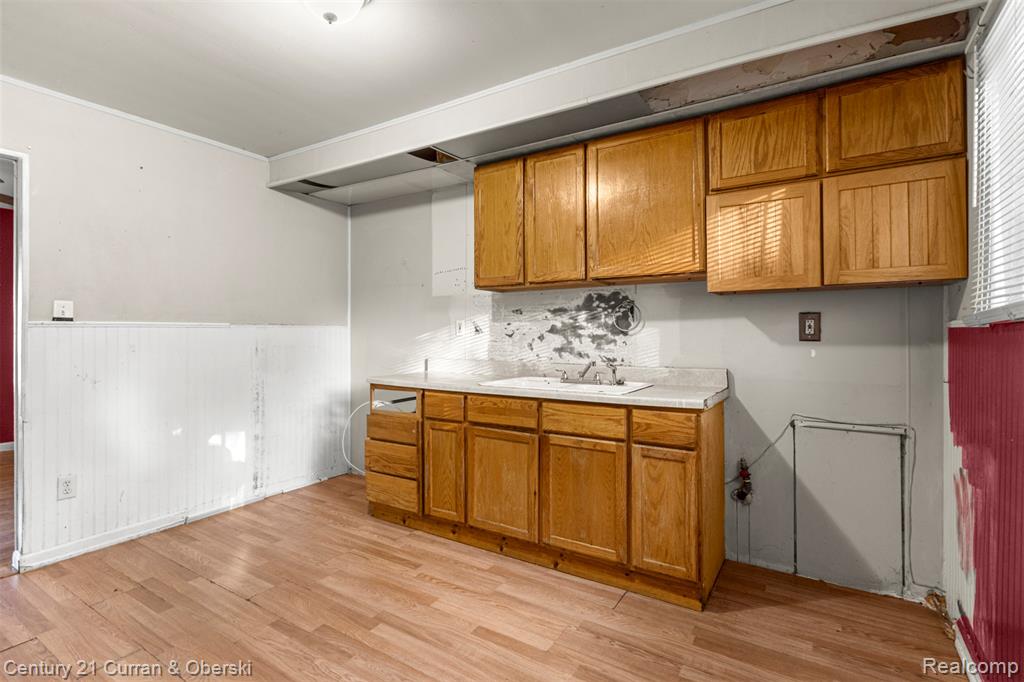8025 Oak Street, Taylor, MI 48180 — Photo 10