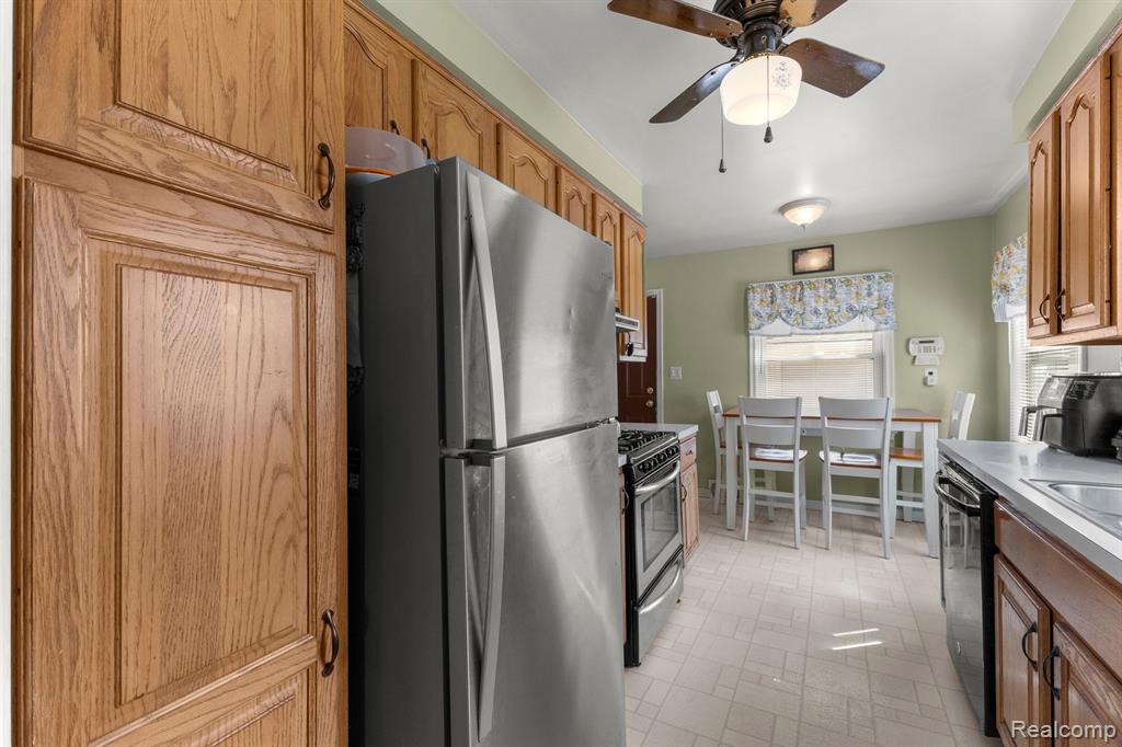 8246 LOCHDALE Street, Dearborn Heights, MI 48127 — Photo 12