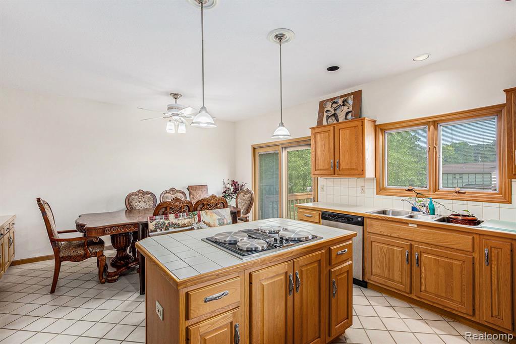5215 Sunlyn Drive, Grand Blanc, MI 48439 — Photo 7