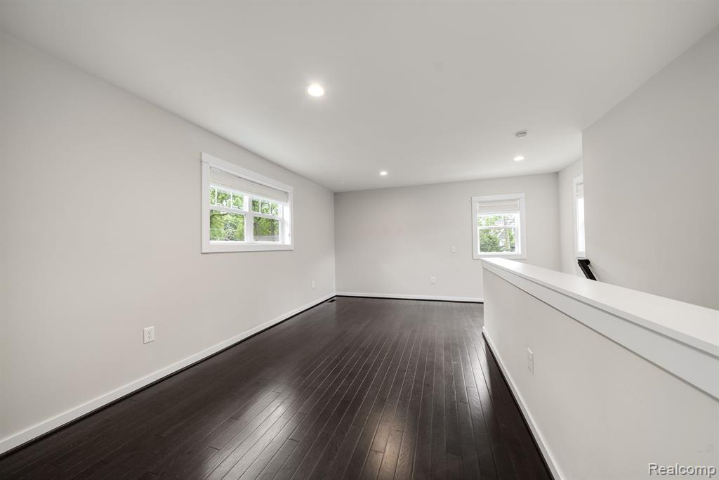 821 MAXWELL Avenue, Royal Oak, MI 48067 — Photo 21
