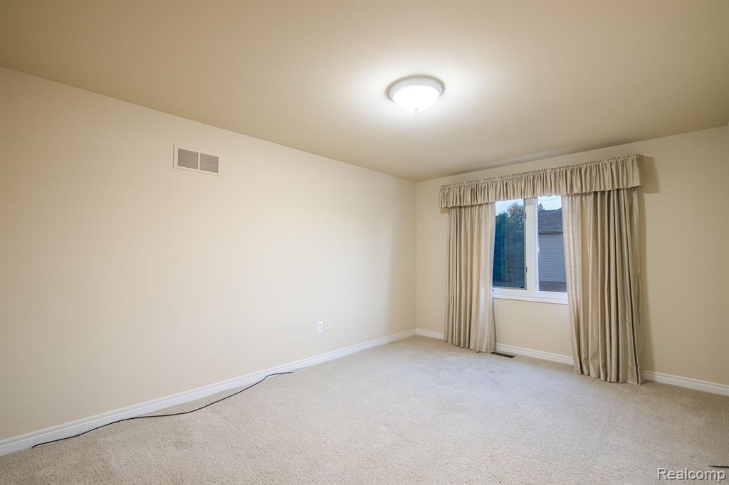 61491 CROWN POINT Drive, Washington, MI — Photo 16