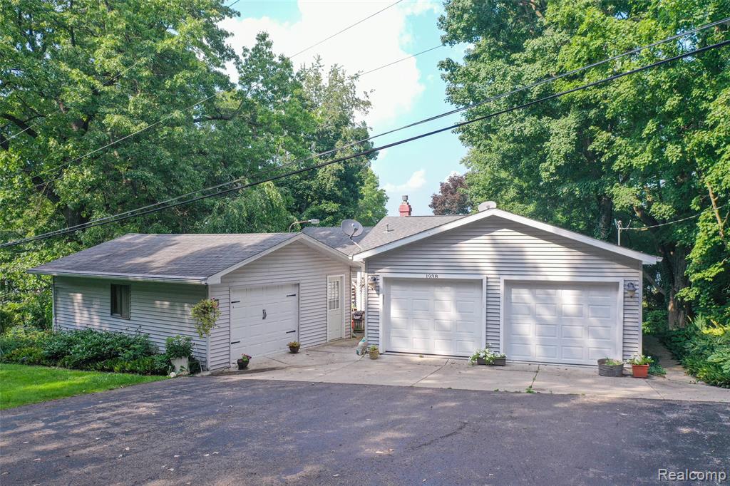 1938 Lakeview Drive, Lapeer, MI 48446 — Photo 23
