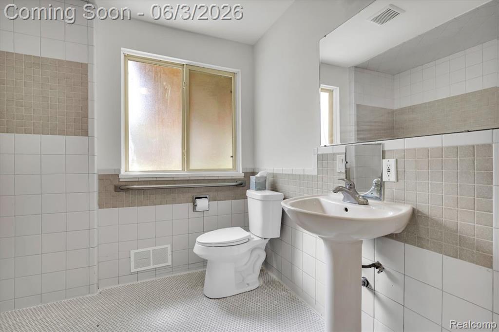 2491 Crystal Drive, Ann Arbor, MI 48108 — Photo 17