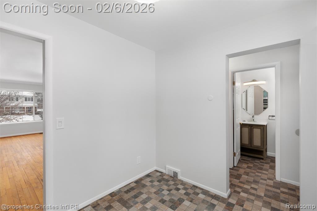 607 Fox Hills Drive N, Bloomfield Hills, MI 48304 — Photo 10