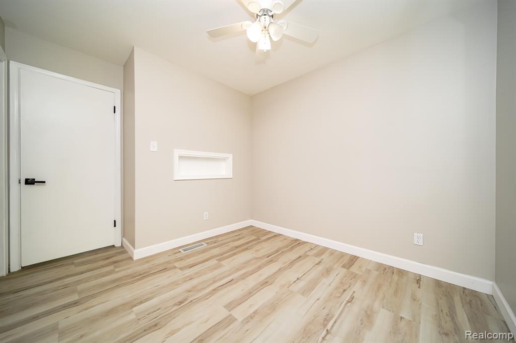 19041 Bungalow Drive, Lathrup Village, MI 48076 — Photo 63