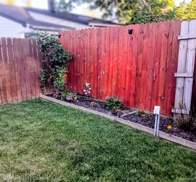 5635 Clippert Street, Dearborn Heights, MI 48125 — Photo 18