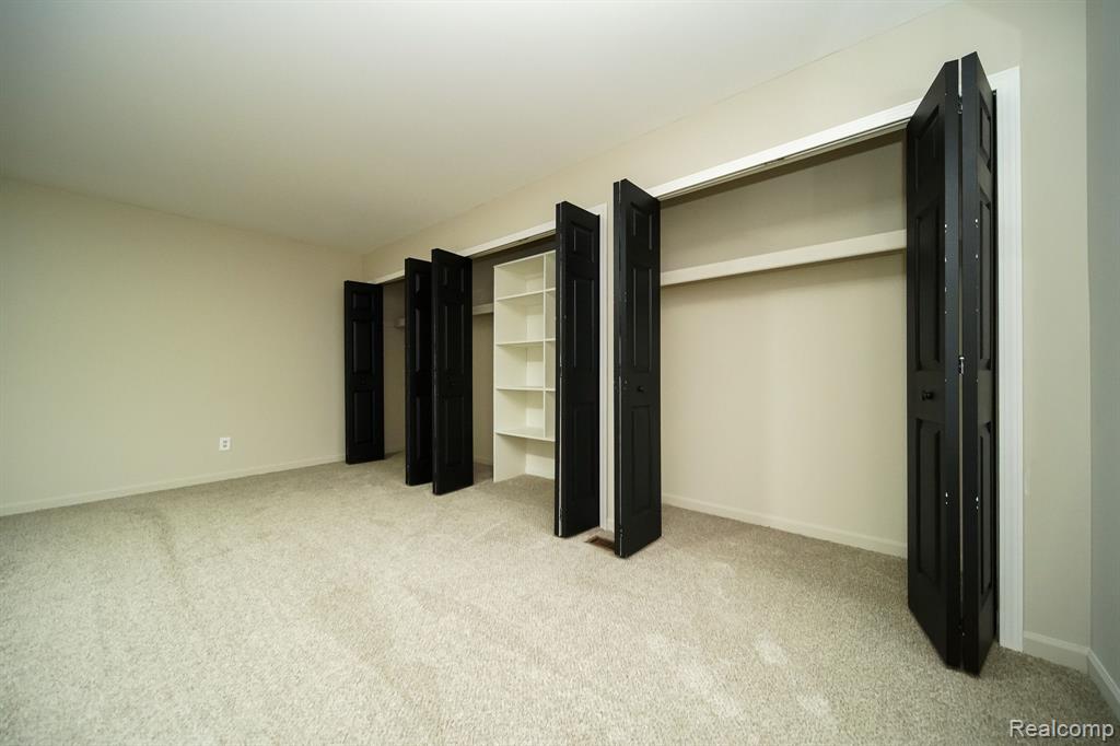 460 OAKGROVE, Clawson, MI — Photo 38