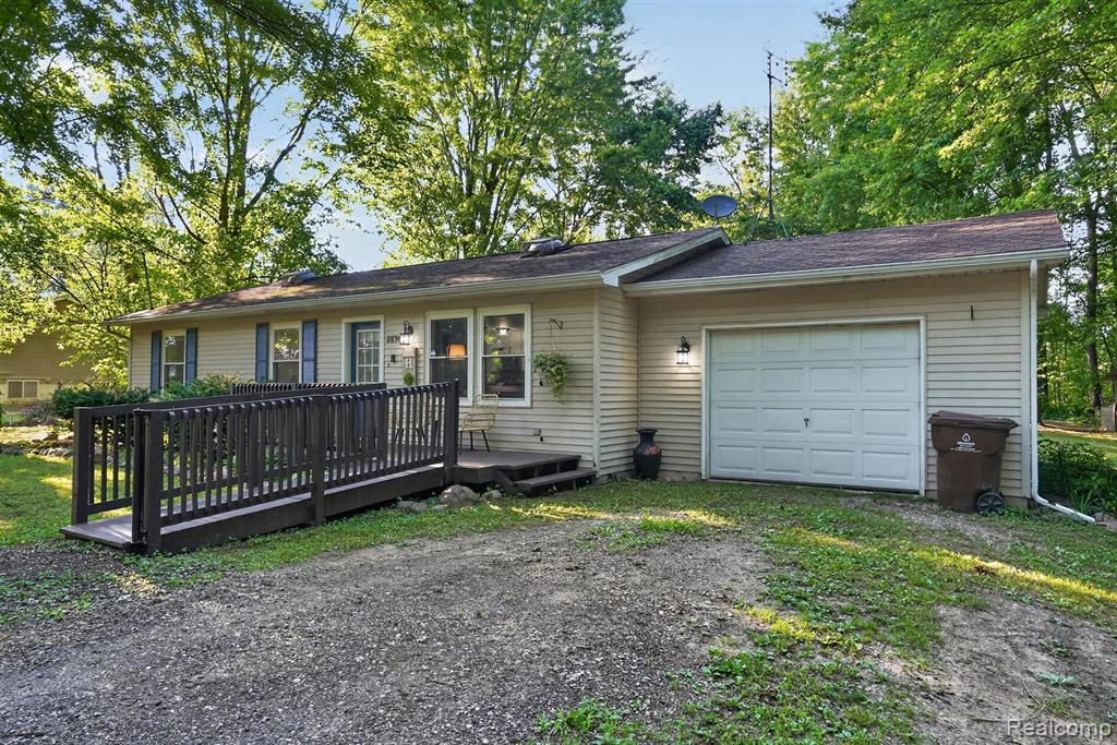 8696 Sargent Road, Fowlerville, MI 48836 — Photo 34