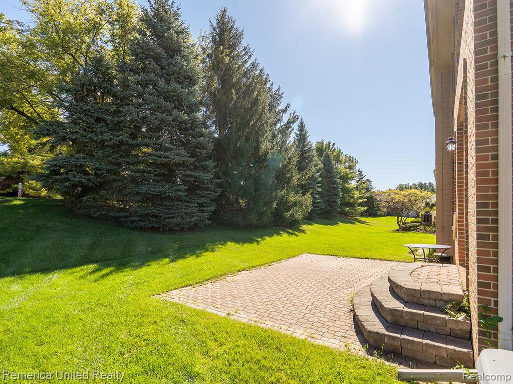 7429 Pine Vista Drive, Brighton, MI 48116 — Photo 7