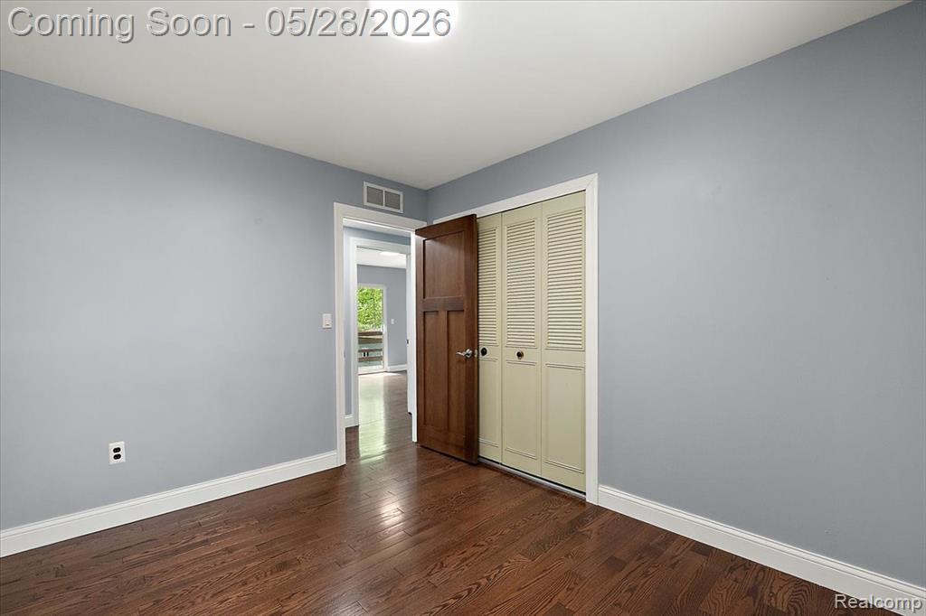 25136 Westmoreland Drive, Farmington, MI 48336 — Photo 24