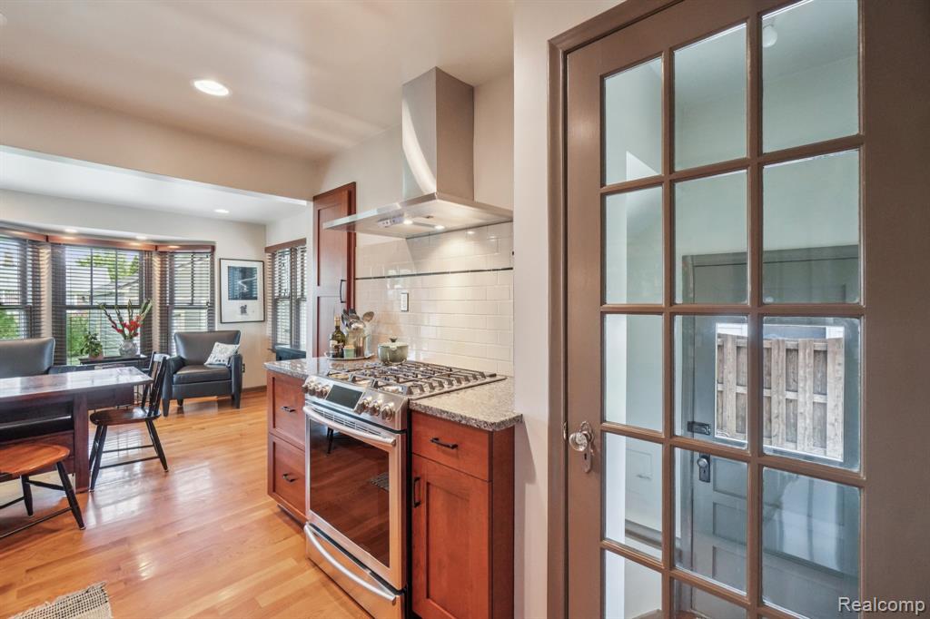 912 Cedar Hill Dr, Royal Oak, MI 48067 — Photo 16