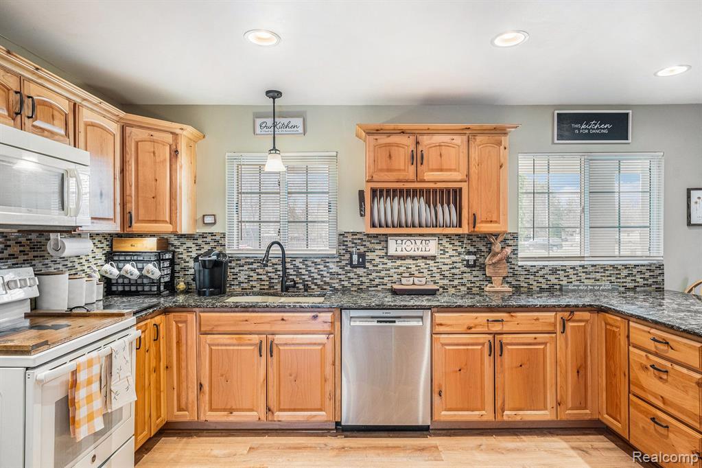 5169 OTTAWA Street, Burton, MI 48509 — Photo 10