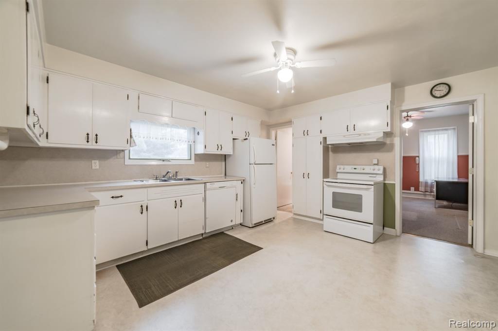 43 N GLASPIE Street, Oxford, MI 48371 — Photo 6