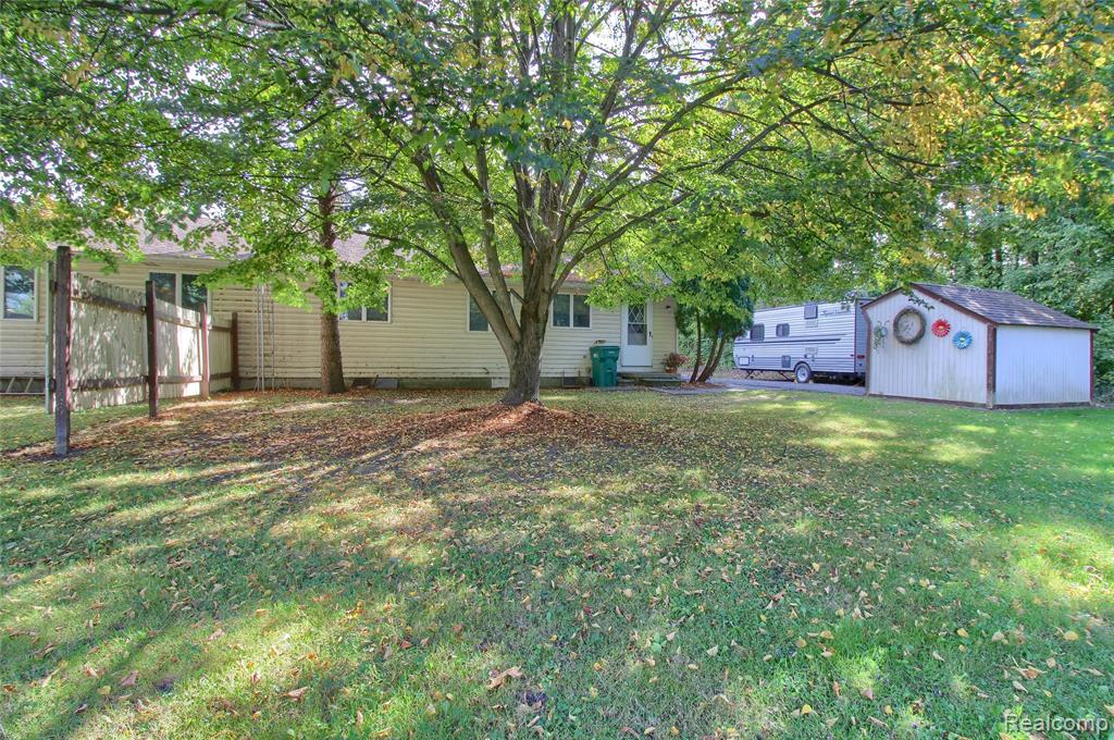 600 Oakville Waltz Road, New Boston, MI 48164 — Photo 34