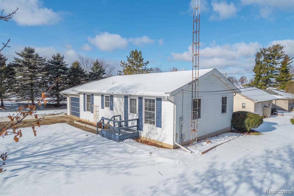 715 E TURNER Street, Mayville Vlg, MI 48744 — Photo 2