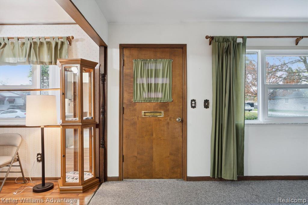 4942 HARDING Street, Dearborn Heights, MI 48125 — Photo 4
