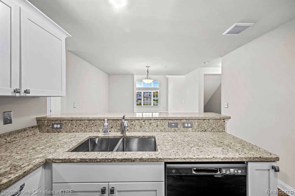 45622 ARAGON Lane, Canton, MI 48187 — Photo 10