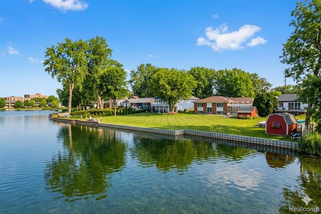 915 James K Boulevard, Pontiac, MI 48341 — Photo 9
