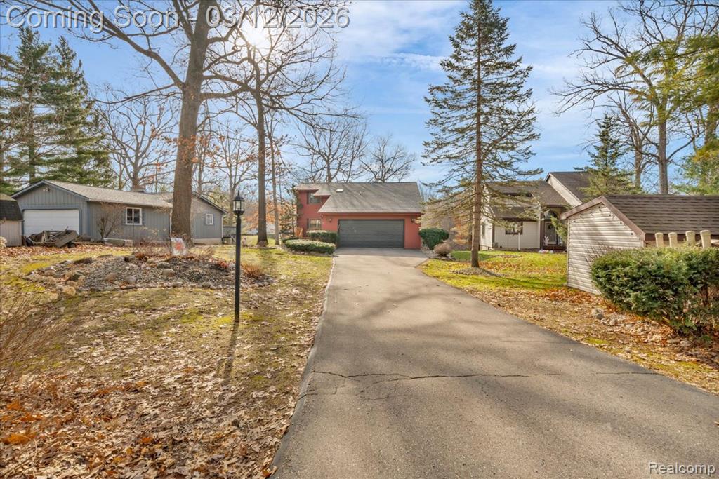 1351 Glen Oak Drive, Holly, MI 48442 — Photo 2