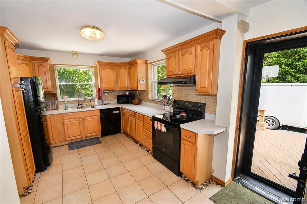 1405 Middle Road, Highland, MI — Photo 5