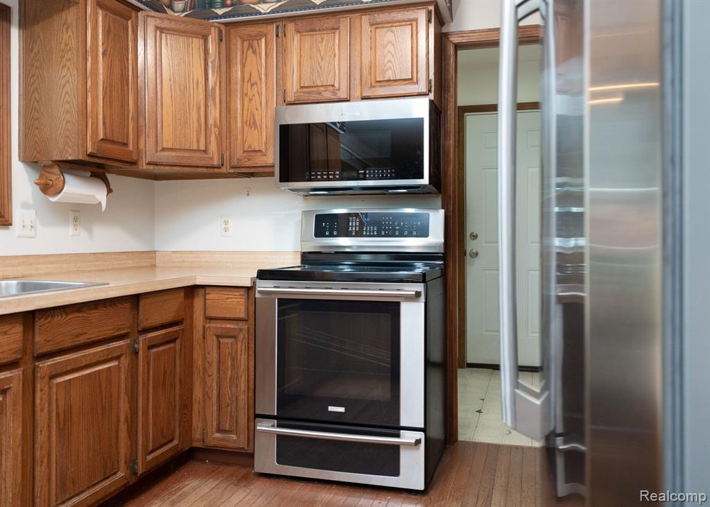 906 Dahlia Lane, Rochester Hills, MI 48307 — Photo 15