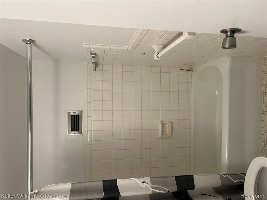8900 E Jefferson Avenue, 323, Detroit, MI 48214 — Photo 5