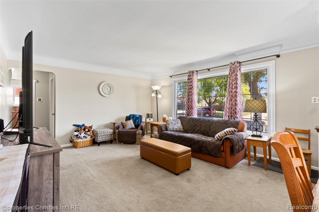 6561 Hawthorne Street, Garden City, MI — Photo 4