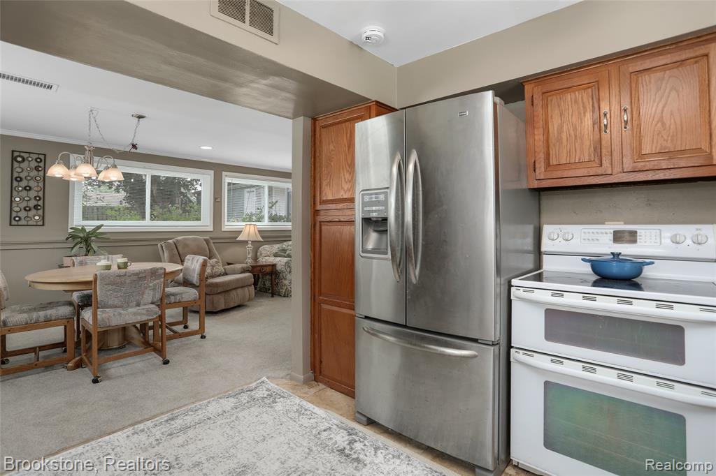 9915 Pere Avenue, Livonia, MI 48150 — Photo 11