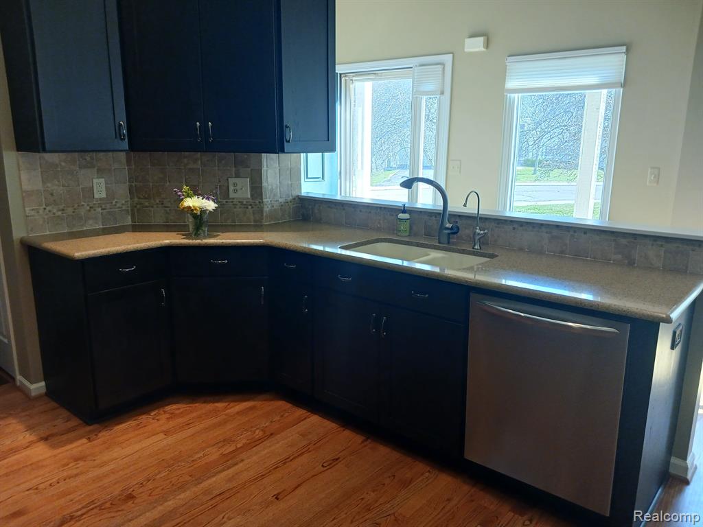 644 MILL POINTE Drive, Milford, MI 48381 — Photo 38