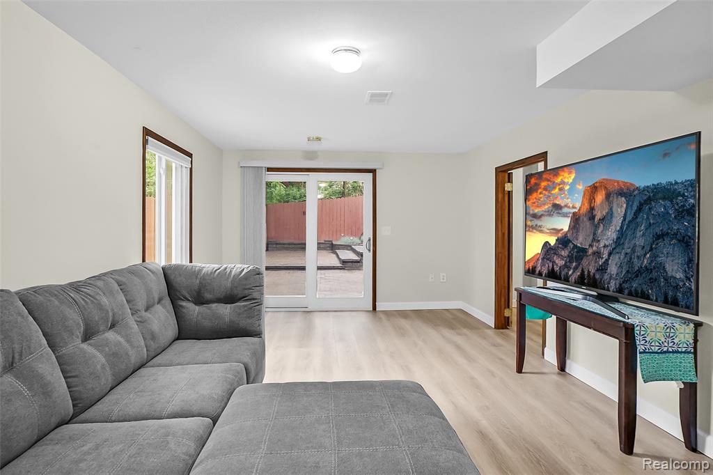 901 Ridge Road, Lake Orion, MI 48362 — Photo 42
