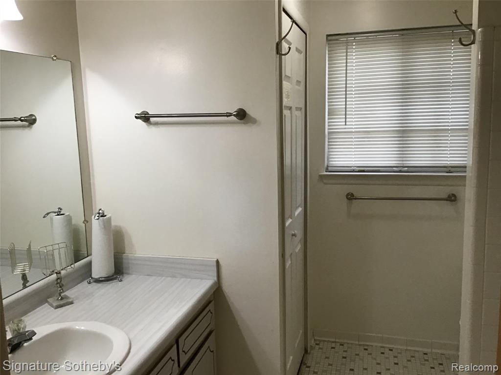 8171 Denwood Drive, K-3, Sterling Heights, MI 48312 — Photo 6