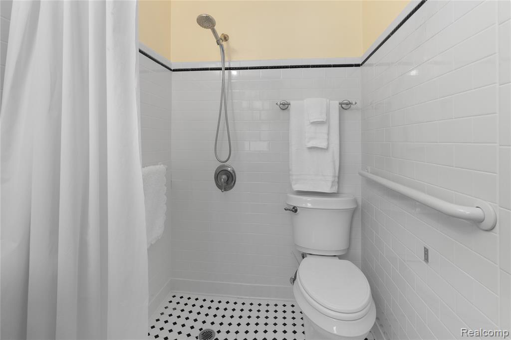 1450 Iroquois Street, Detroit, MI 48214 — Photo 42