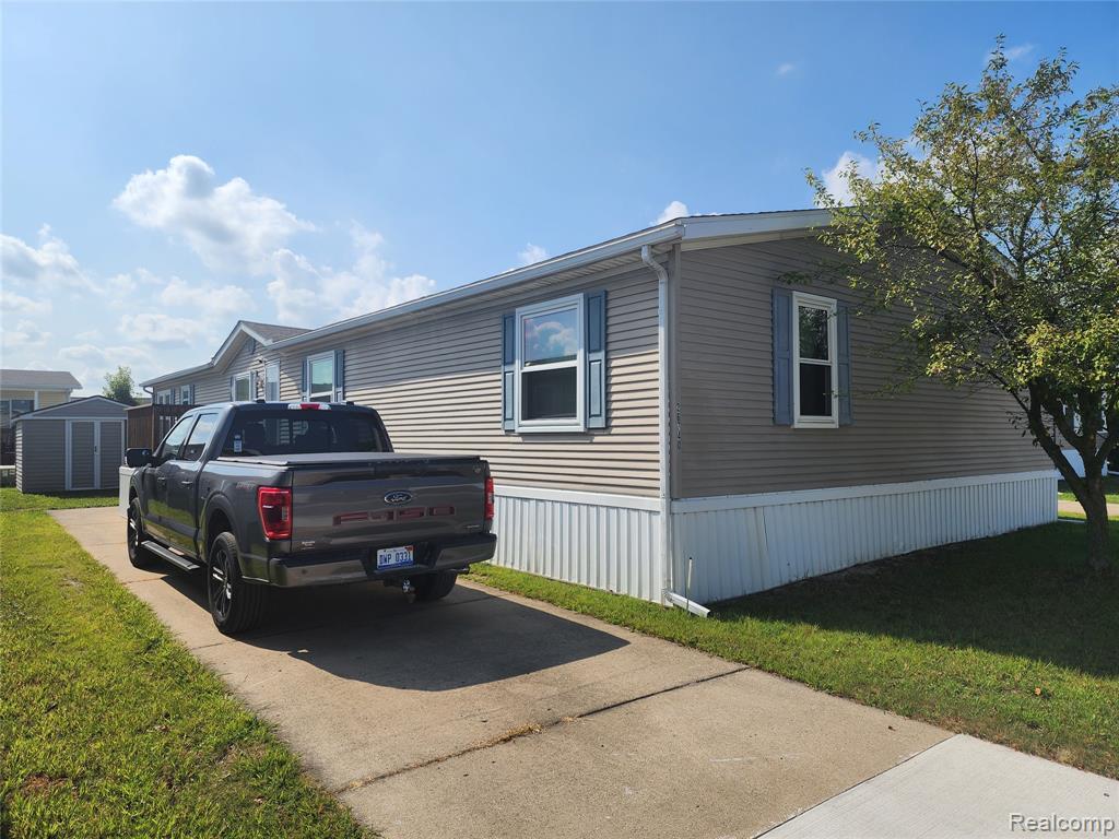 26740 Hudson, Flat Rock, MI 48134