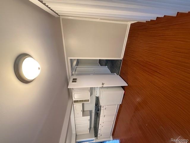 956 SPRAGUE Avenue, Madison Heights, MI 48071 — Photo 8