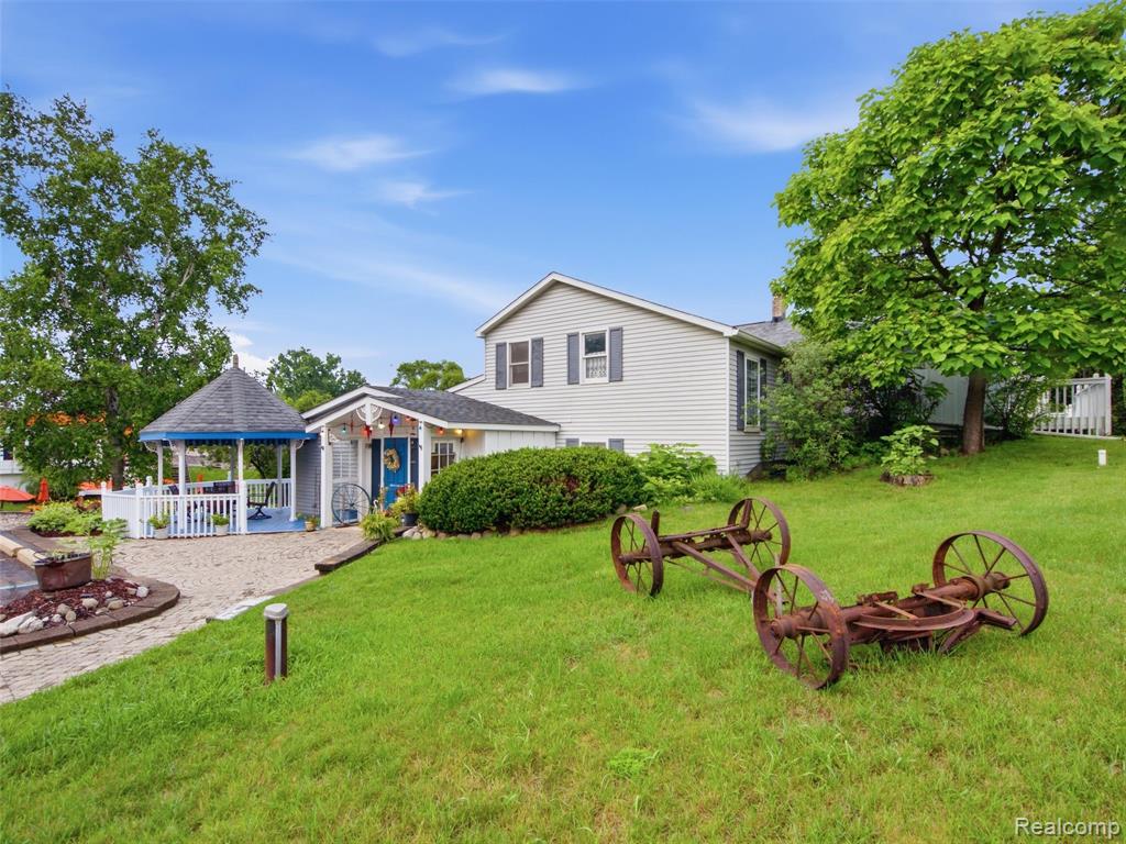 425 S Ortonville Road, Ortonville, MI 48462 — Photo 3