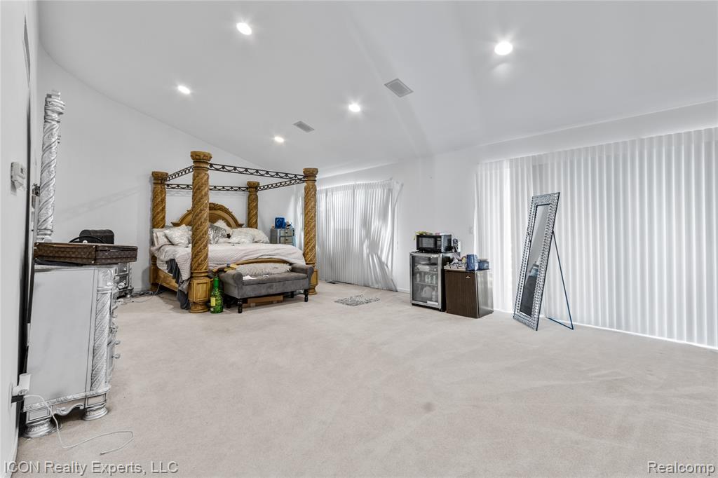 5727 Royal Wood, West Bloomfield, MI — Photo 19