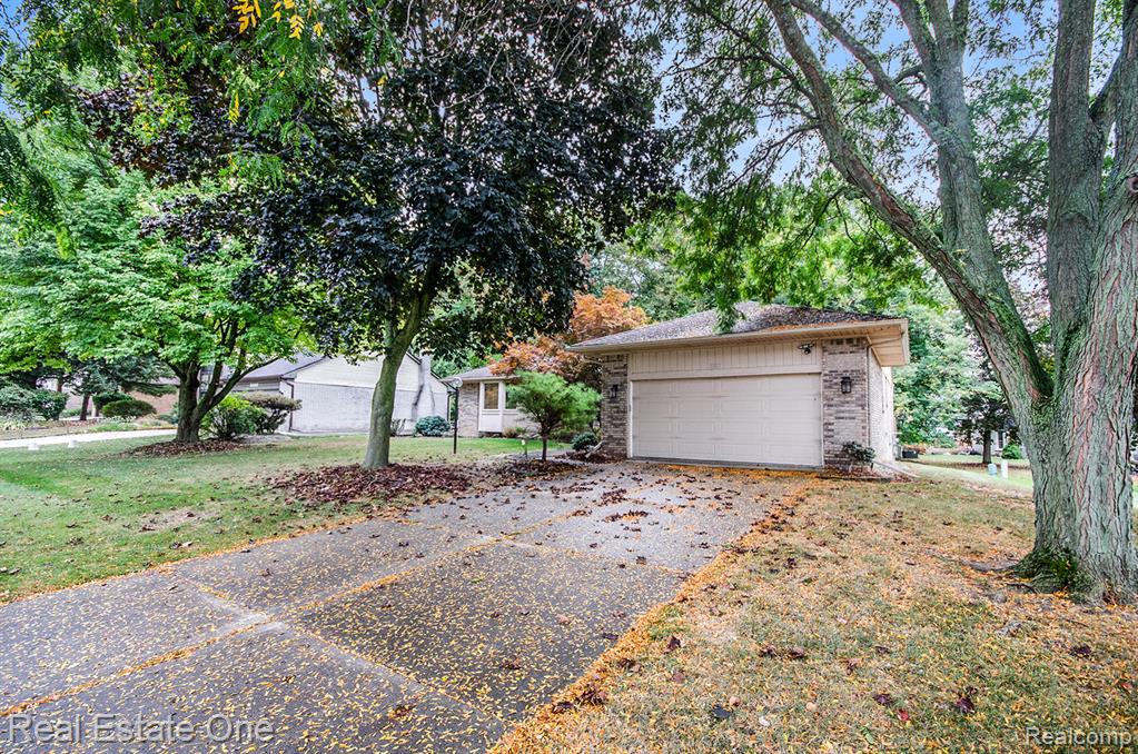 6281 Quaker Hill Drive, West Bloomfield, MI — Photo 4